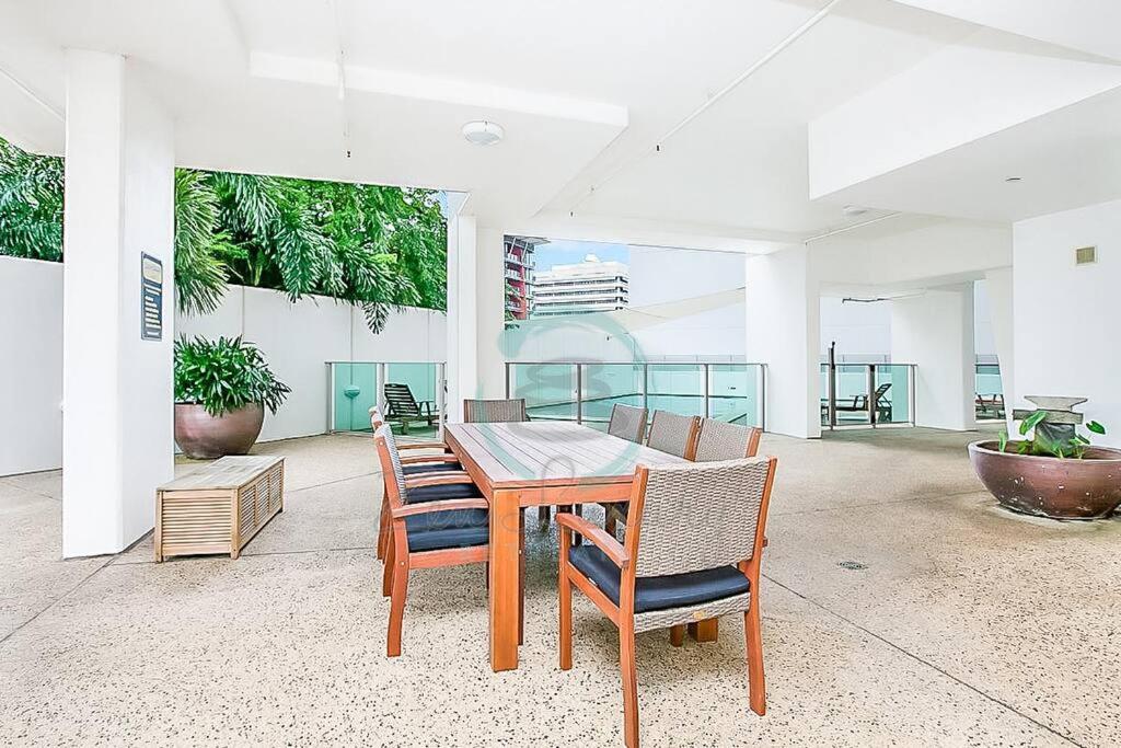Zen Sea Breeze - Darwin's Premier Family Apartment